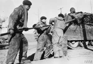 Cleaning the barrel of a British Centurion tank after action in Korea.© IWM (BF 362)